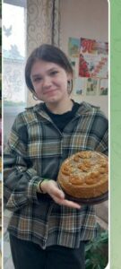 Мария аккуратная, талантливая, хорошо поёт. Вежливая в общении, добросовестно относится к поручениям.